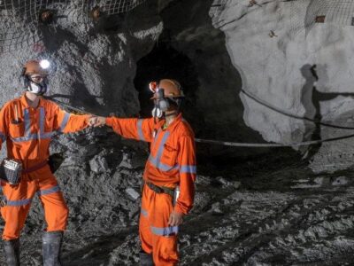 AngloGold Ashanti divulga alta na produção de ouro e crescimento expressivo no fluxo de caixa livre no segundo trimestre